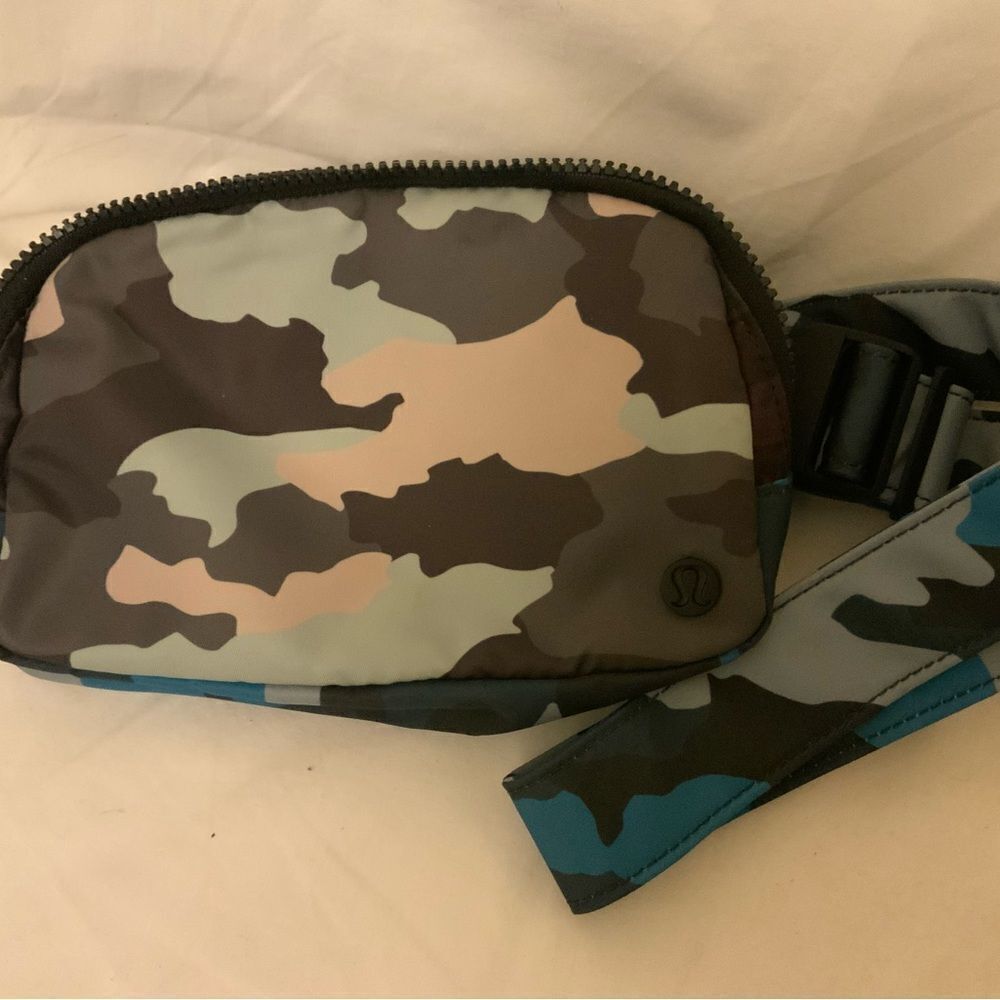 New Lululemon Everywhere Belt Bag Heritage Camo Multicolor